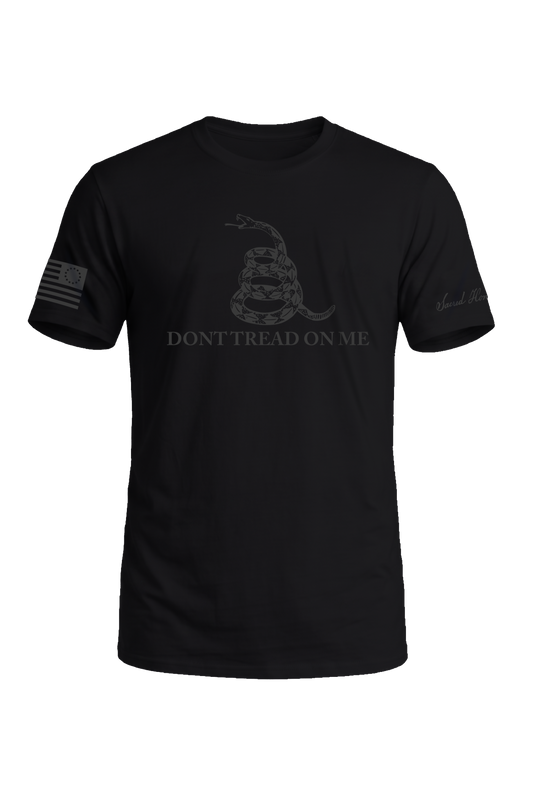 Never Surrender Don't Tread On Me Tee in Midnight Patriot — American-made
